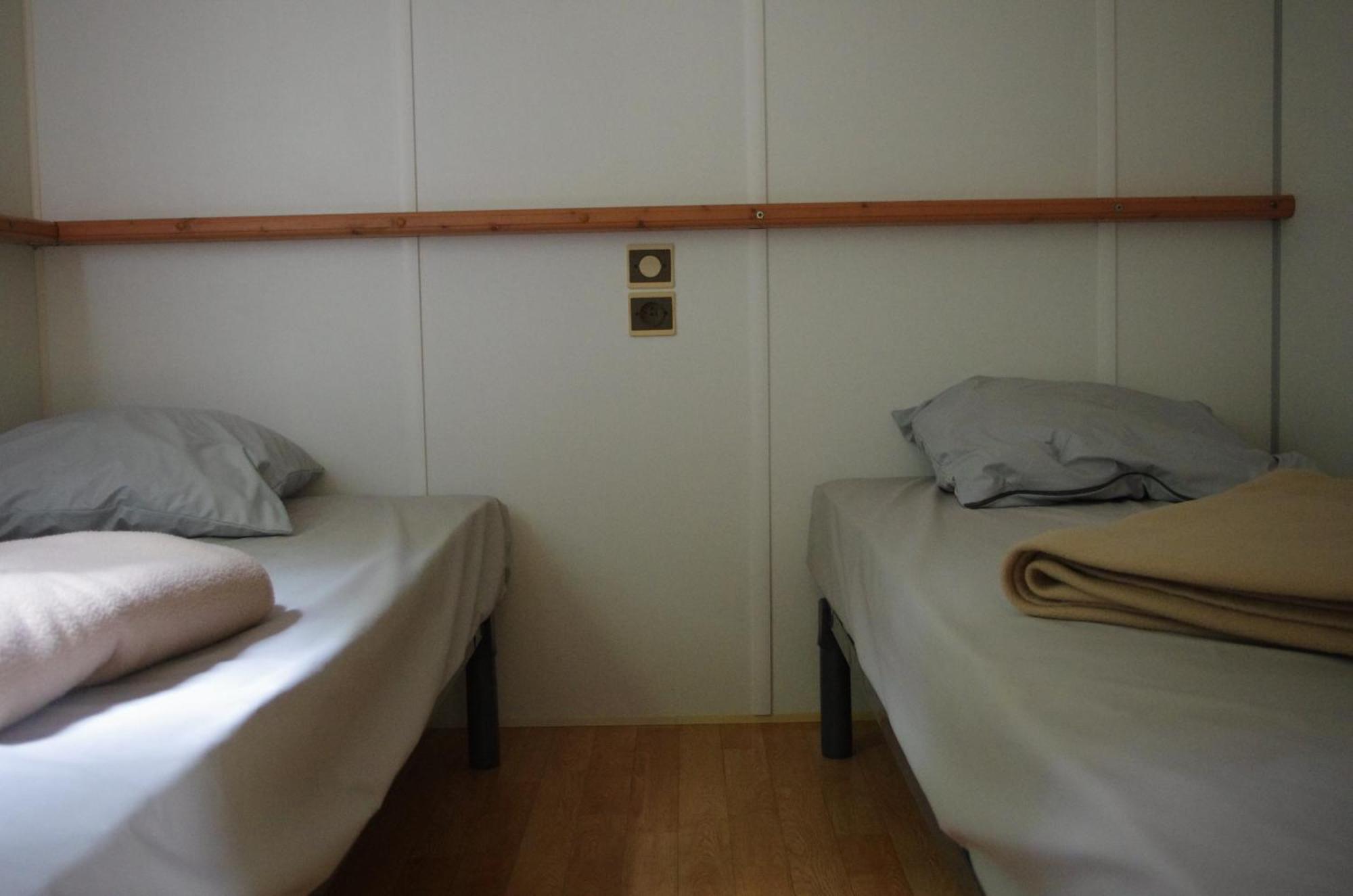Hotel Camping La Bergerie La Chapelle-Achard Habitación foto