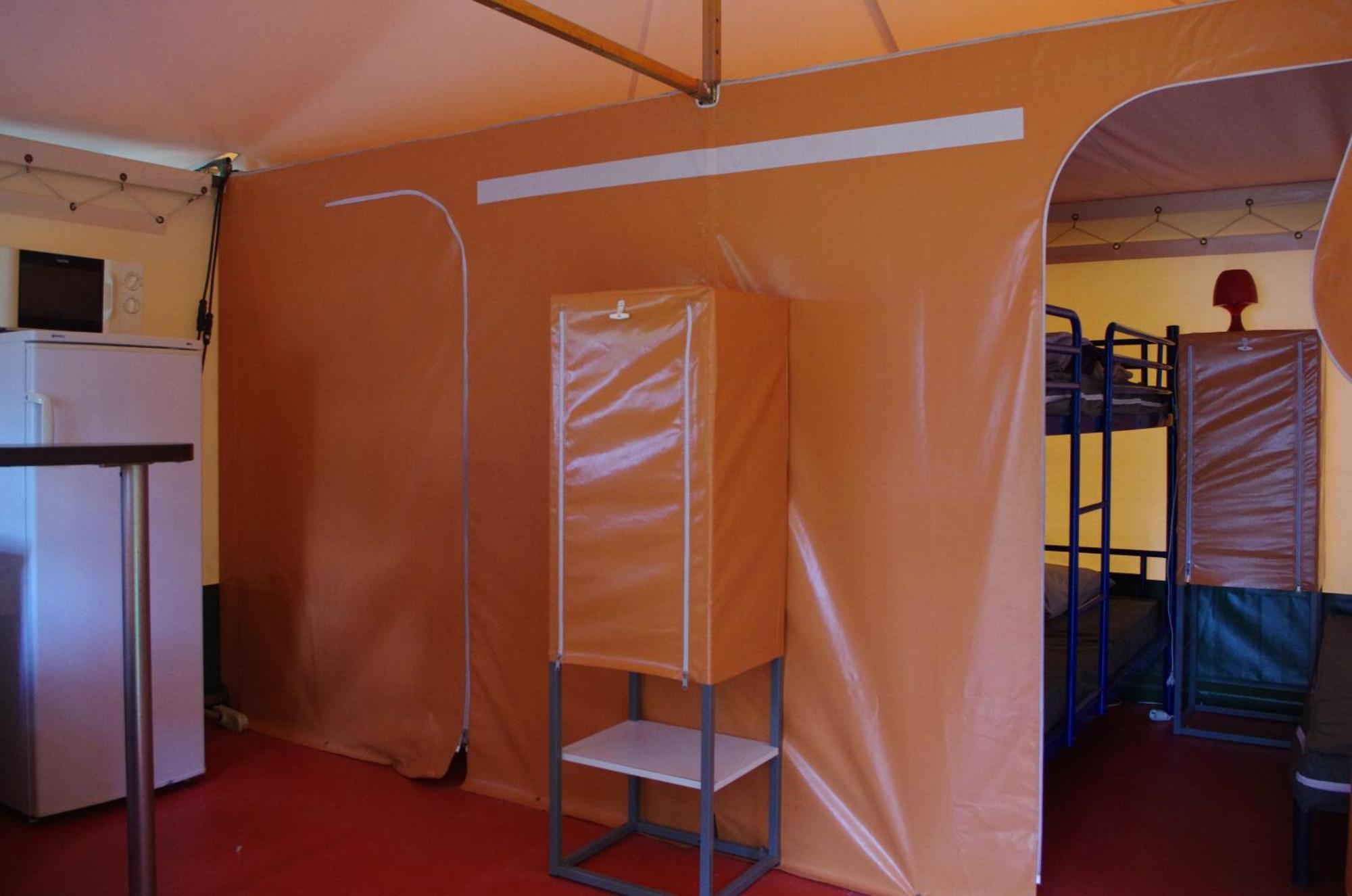Hotel Camping La Bergerie La Chapelle-Achard Habitación foto